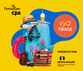 Image d'une valise et d'accessoires de voyage