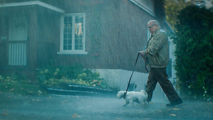 Robert aime mieux promener Kiki sous la pluie que gérer son crédit.