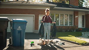 Sarah aime mieux sortir les poubelles que faire son budget mensuel.